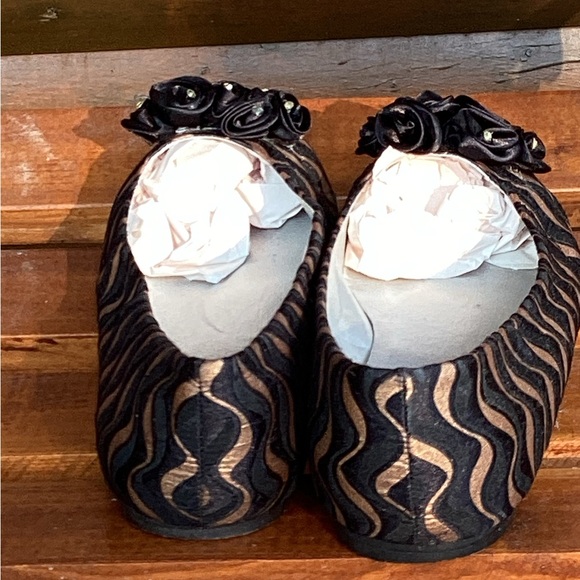 🇫🇷 French Kiss Black and Copper RUFFLE Bow Ballerina Flat Sz - Picture 5 of 15